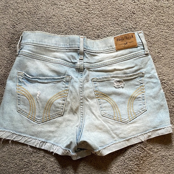 Hollister Shorts - Picture 2 of 3